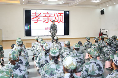 《生命中的爱与责任》新生入校两个月团