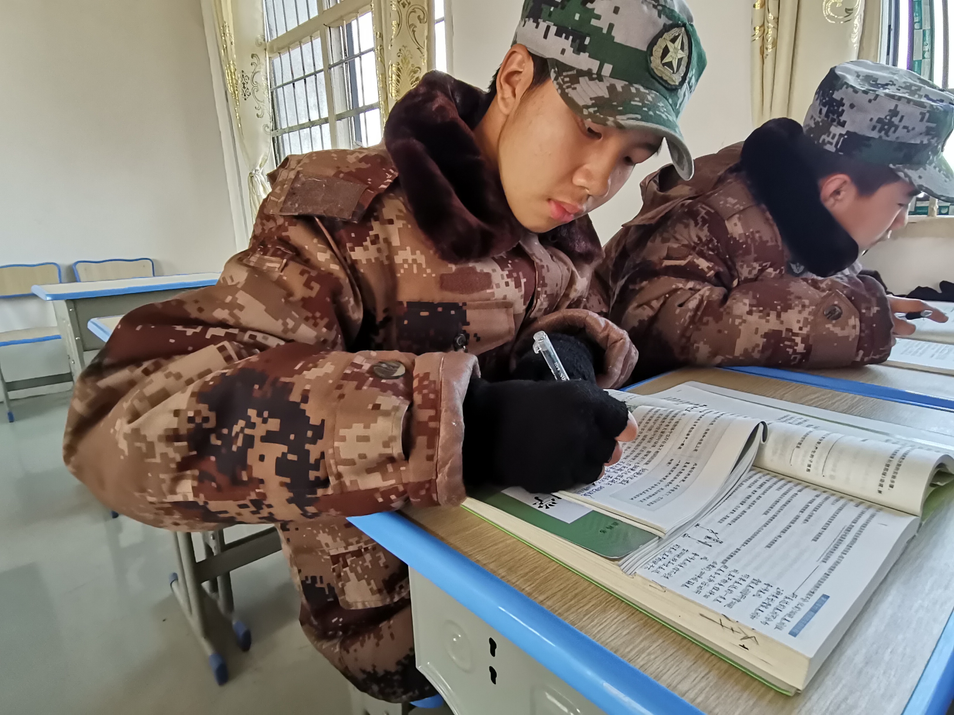 特训学校：孩子不跟父母交流的原因(图1)
