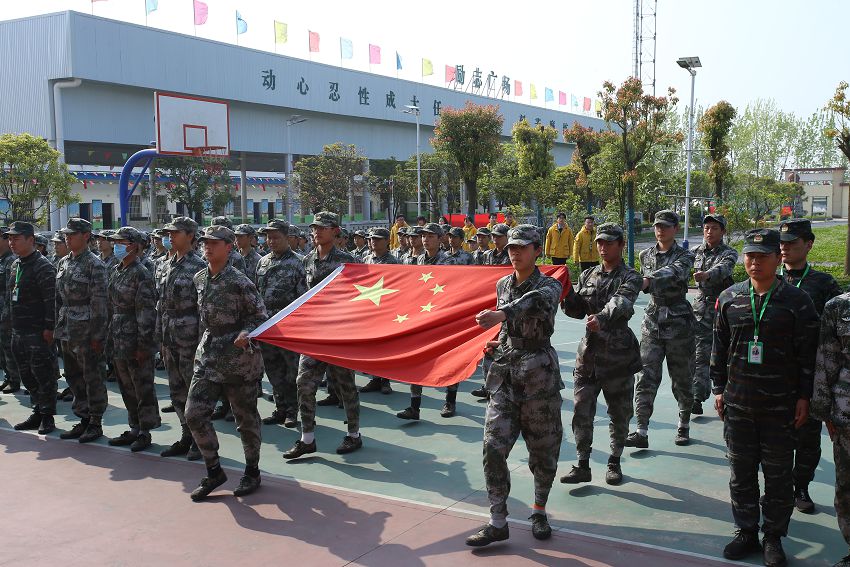 军事化训练-升国旗(图1)