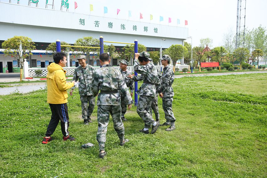 老师与学生玩小游戏(图1)