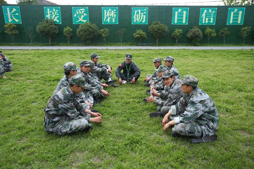 老师与学生分享故事(图1)