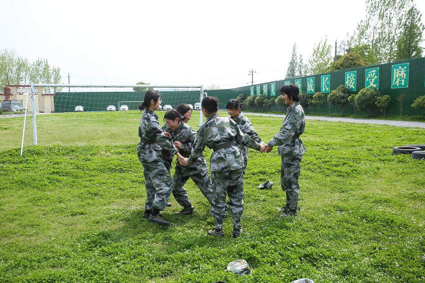 素质教育学校：家长如何预防孩子早恋(图2)