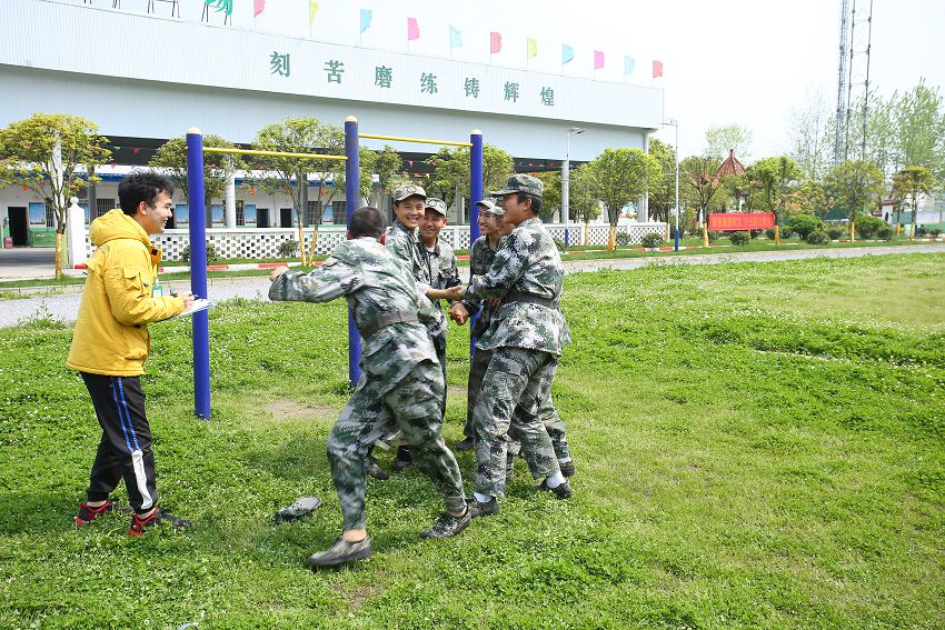 中学孩子厌学不去上学，家长要怎么疏导孩子呢？