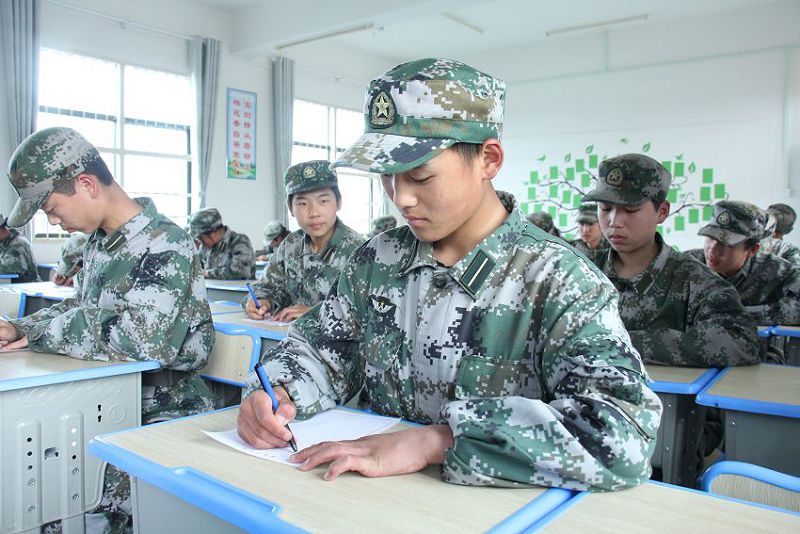 山东枣庄军事化管理学校教什么课？