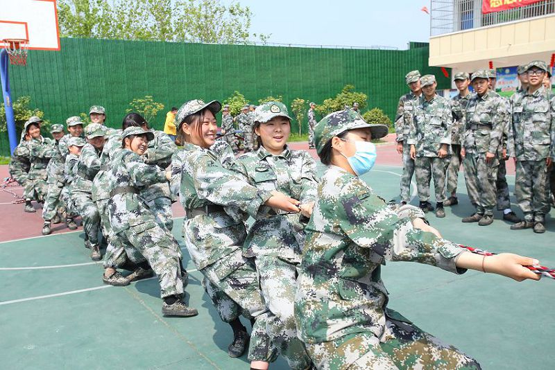 准军事化管理是否让一些家长感到压抑？(图1)