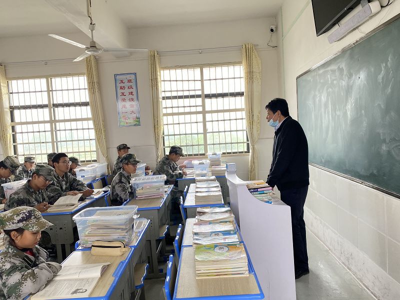 学校定时例行会议，可以更好的帮助孩子成长(图2)