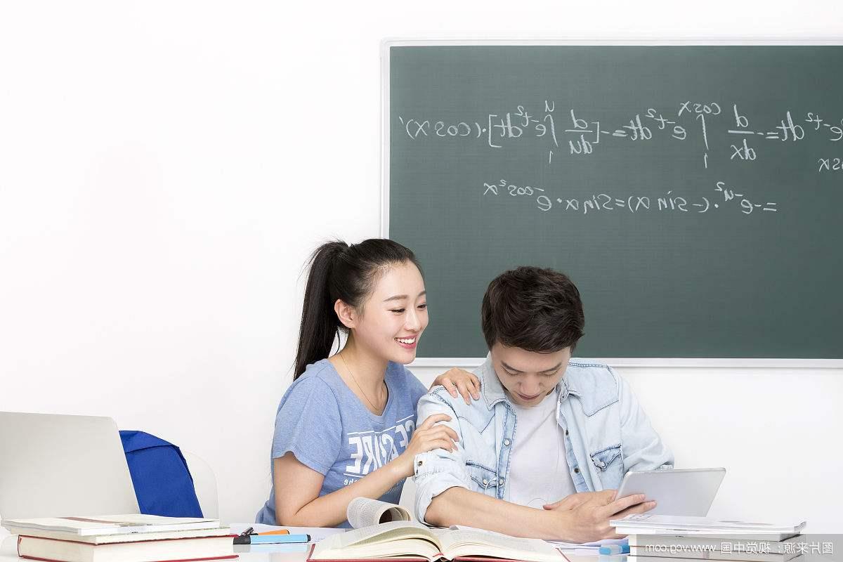 孩子管教学校：叛逆期的孩子不上学，早恋，怎么办？(图2)