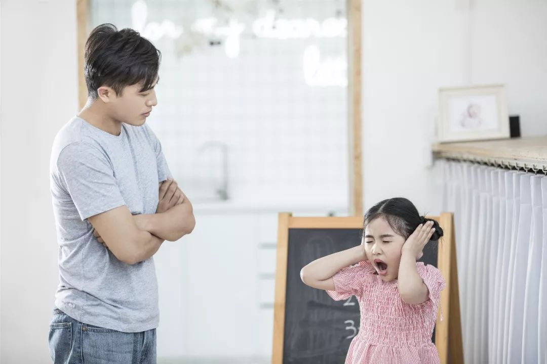 对于叛逆期的女孩子该怎么劝说？,叛逆期女生应该怎么教育(图1)